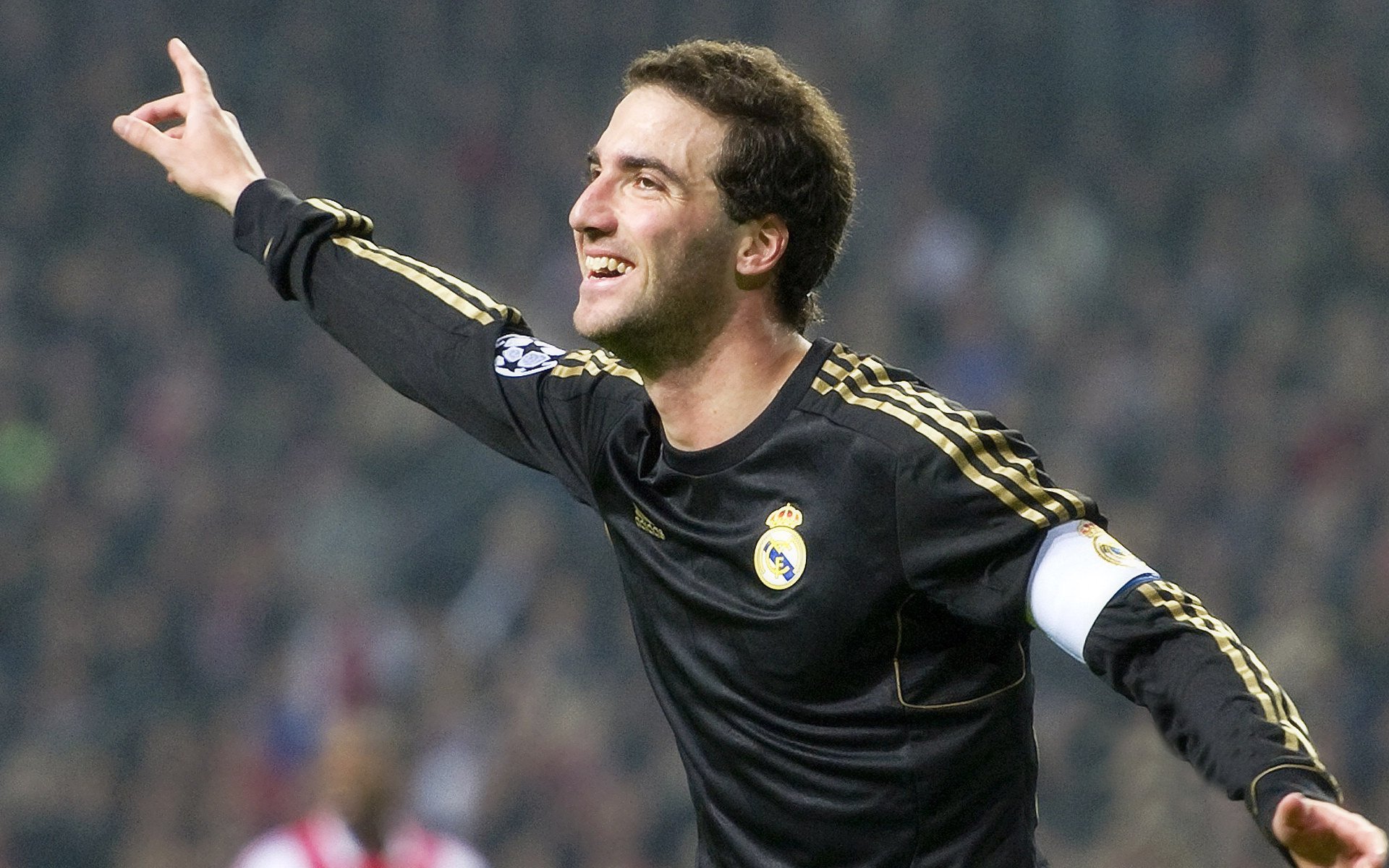 日本队在世界杯预选赛中稳居小组第一，日本队世界杯预选赛成绩